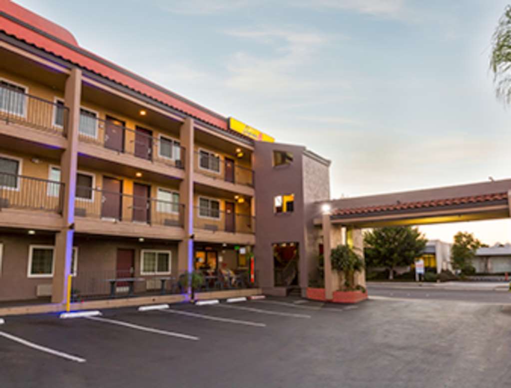 Super 8 By Wyndham El Cajon San Diego Hotel Ngoại thất bức ảnh